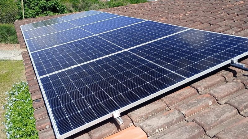 Usina solar instalada pela Recel: condomínio, Gravatá-PE