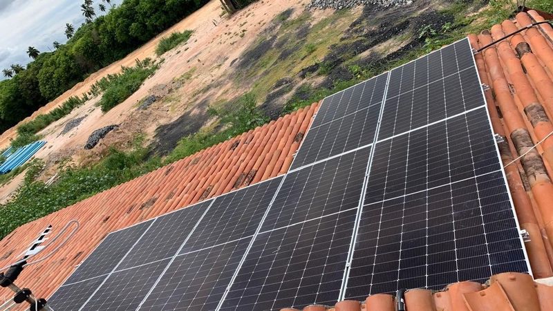 Usina solar instalada pela Recel: residencial, Paulista-PE